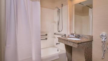 Combined shower/bathtub, free toiletries, hair dryer, towels