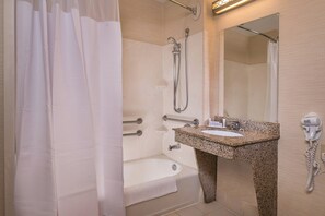 Combined shower/bathtub, free toiletries, hair dryer, towels