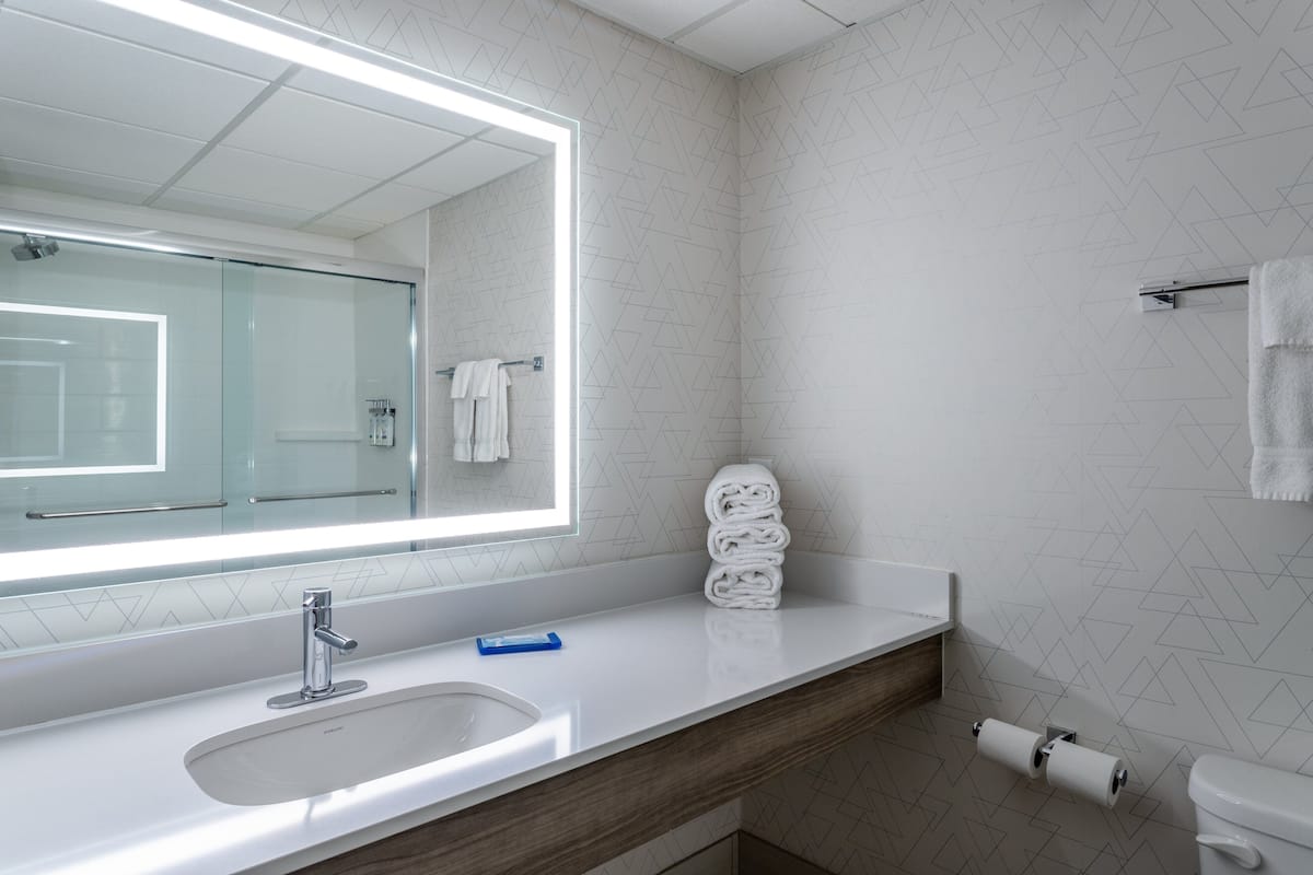 Kostenlose Toilettenartikel, Haartrockner, Handtücher, Seife