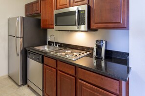 1 habitación, caja de seguridad en la habitación y escritorio 