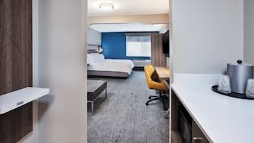 Standardzimmer, 1 King-Bett und Schlafsofa | Zimmersafe, Bügeleisen/Bügelbrett, kostenlose Babybetten, Zustellbetten
