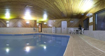 Holiday Inn Express & Suites Wauseon by IHG