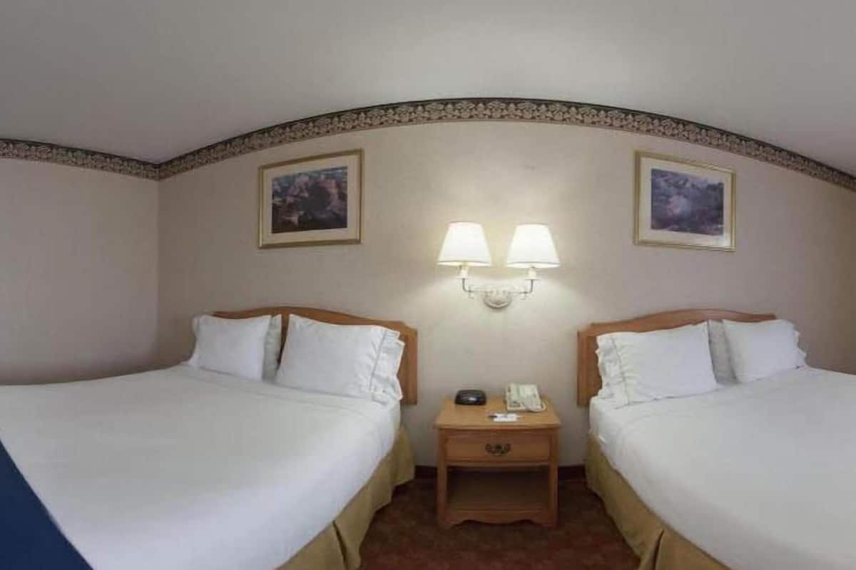 In-room safe, iron/ironing board, free cots/infant beds, rollaway beds