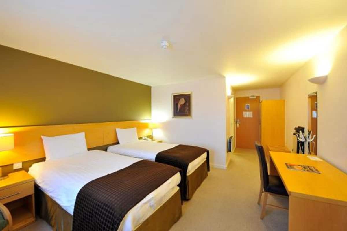 1 bedroom, desk, laptop workspace, blackout curtains