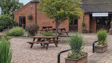 Children’s play area – outdoor