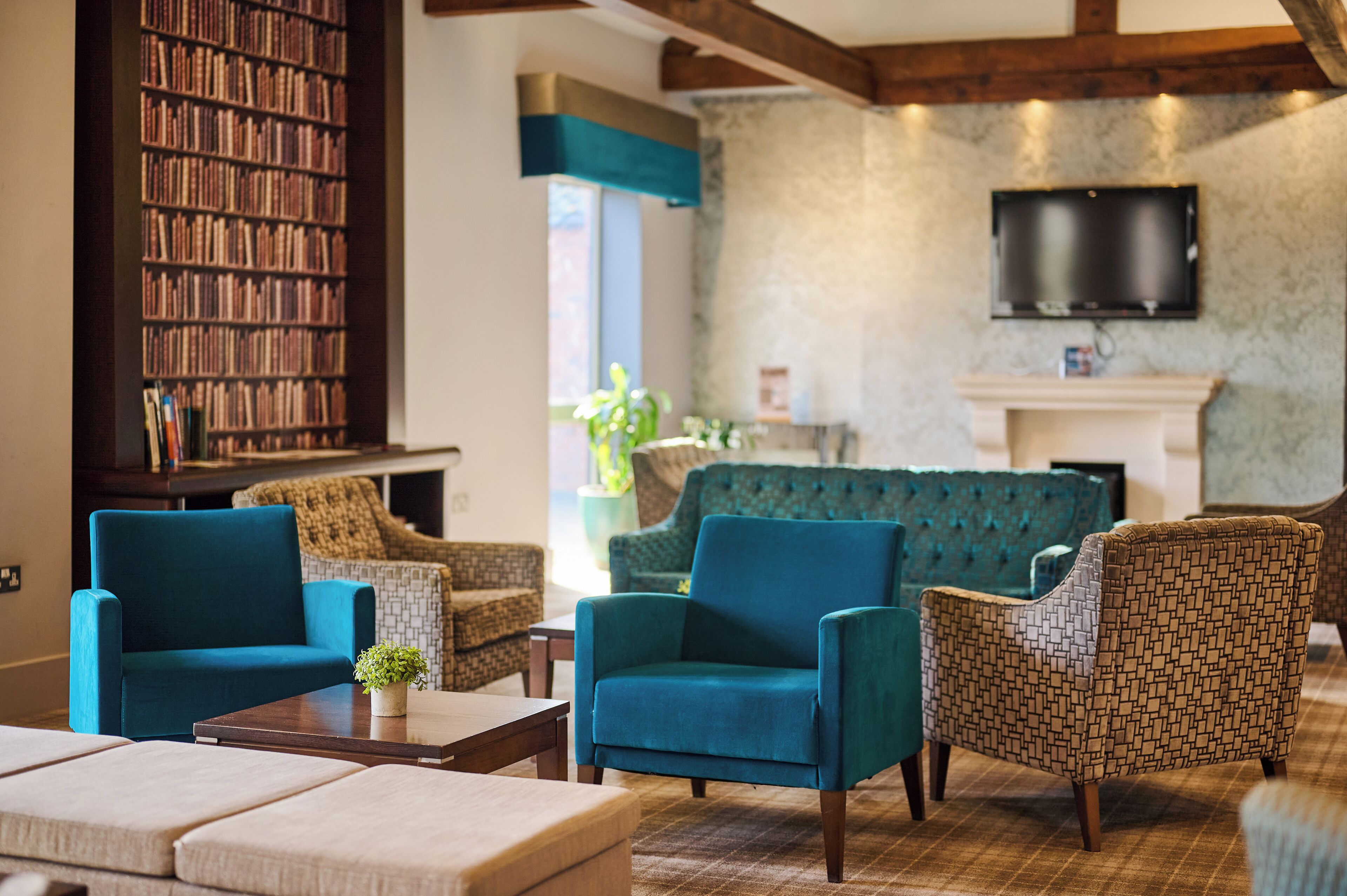 供应午餐和晚餐