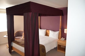 1 bedroom, desk, laptop workspace, blackout drapes