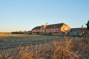 المنشأة من الخارج