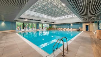 Un sauna, tratamientos corporales, masajes con piedras calientes