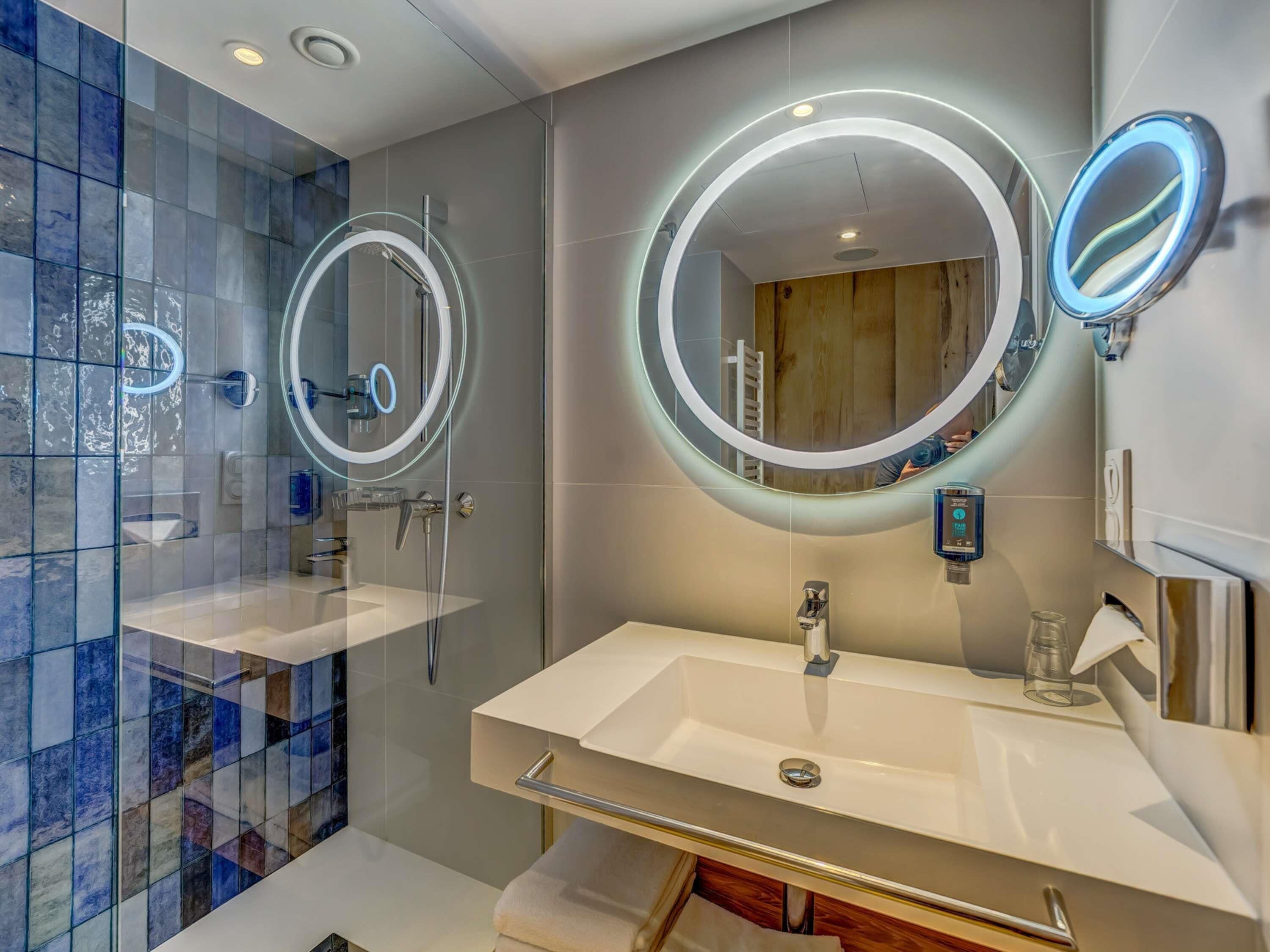 milieuvriendelijk toiletgerief, een haardroger, handdoeken, zeep