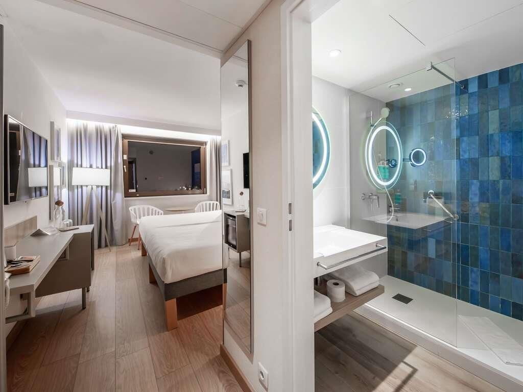 Superior Room, 1 Queen Bed, Sea View (A/C) | Desk, laptop workspace, blackout drapes, soundproofing