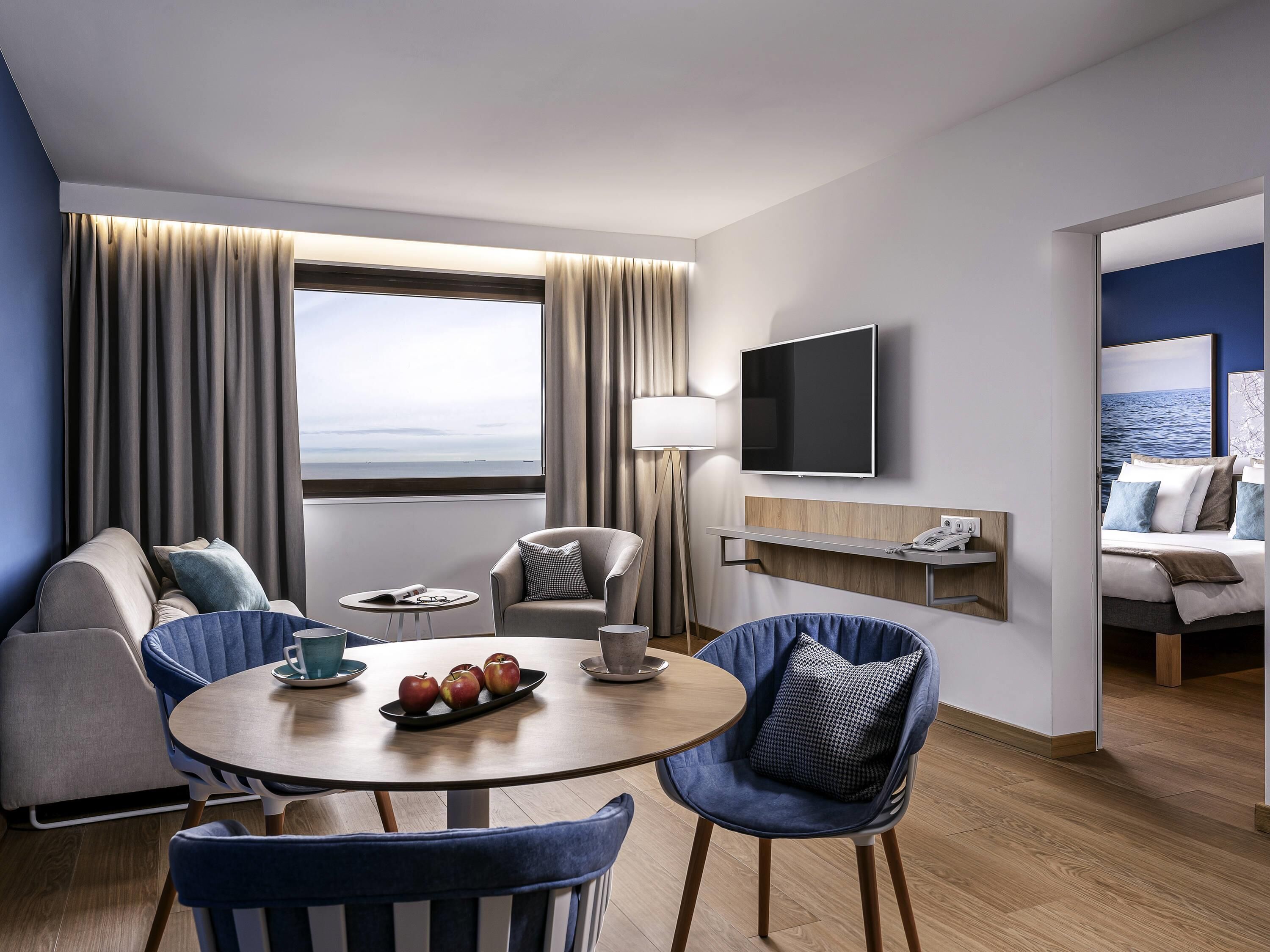 Suite, 1 queensize bed | Een bureau, een laptopwerkplek, verduisterende gordijnen