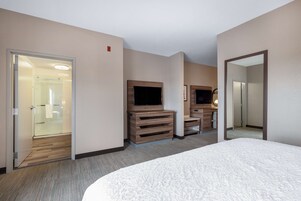 Suite, 1 King Bed, Non Smoking | Iron/ironing board, cribs/infant beds, free WiFi, bed sheets