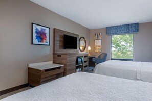 Kamar, 2 Tempat Tidur Queen, akses difabel, bathtub | Setrika/meja setrika, tempat tidur bayi, Wi-Fi gratis, dan seprai linen