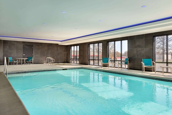 Indoor pool, pool loungers