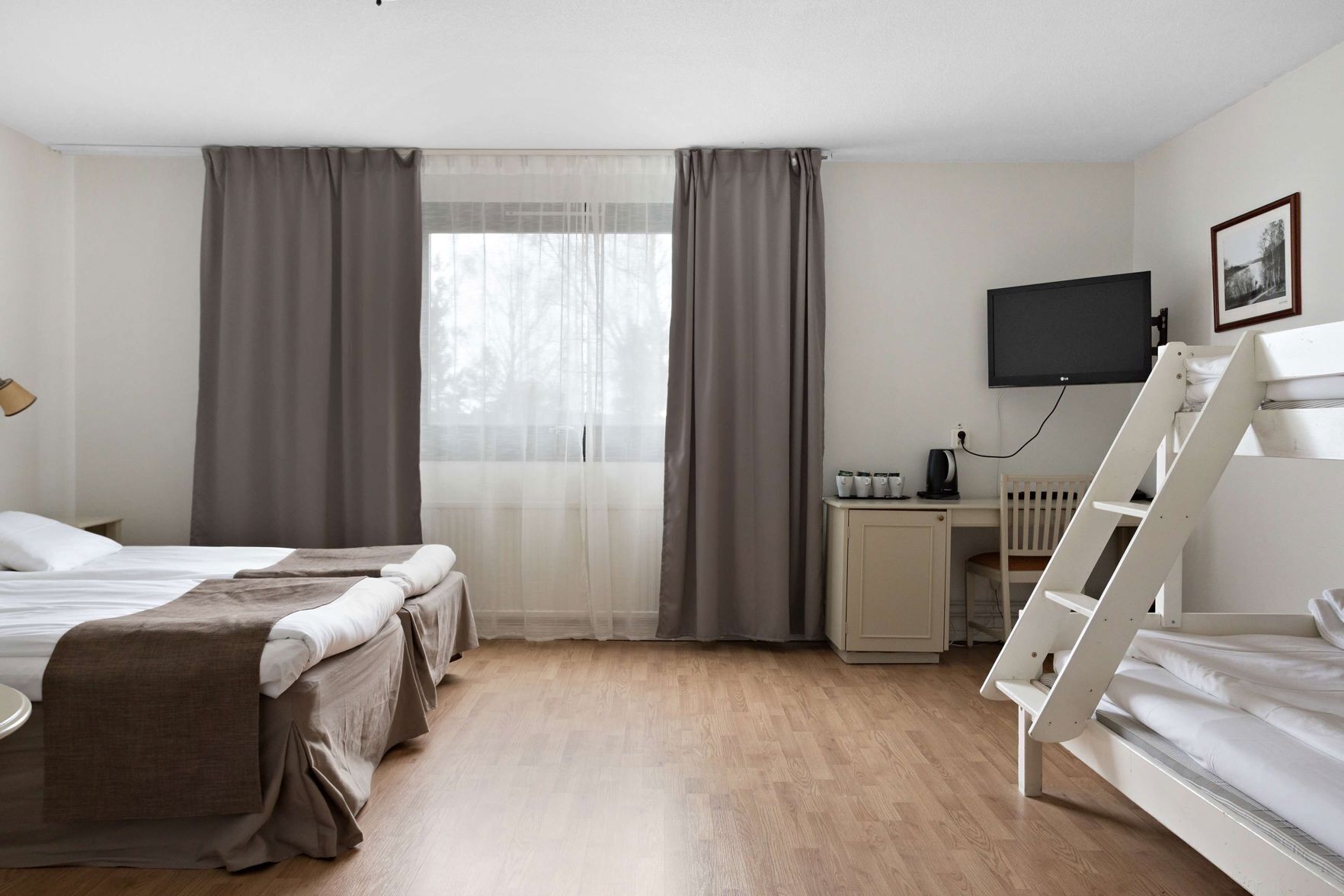 Decoración individual, escritorio, espacio para trabajar con un portátil