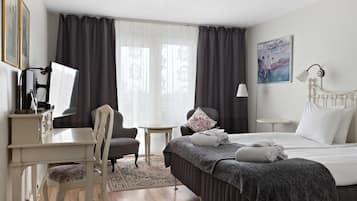 Superior-Zimmer, 1 Doppelbett, Nichtraucher, Balkon | Individuell dekoriert, Schreibtisch, laptopgeeigneter Arbeitsplatz