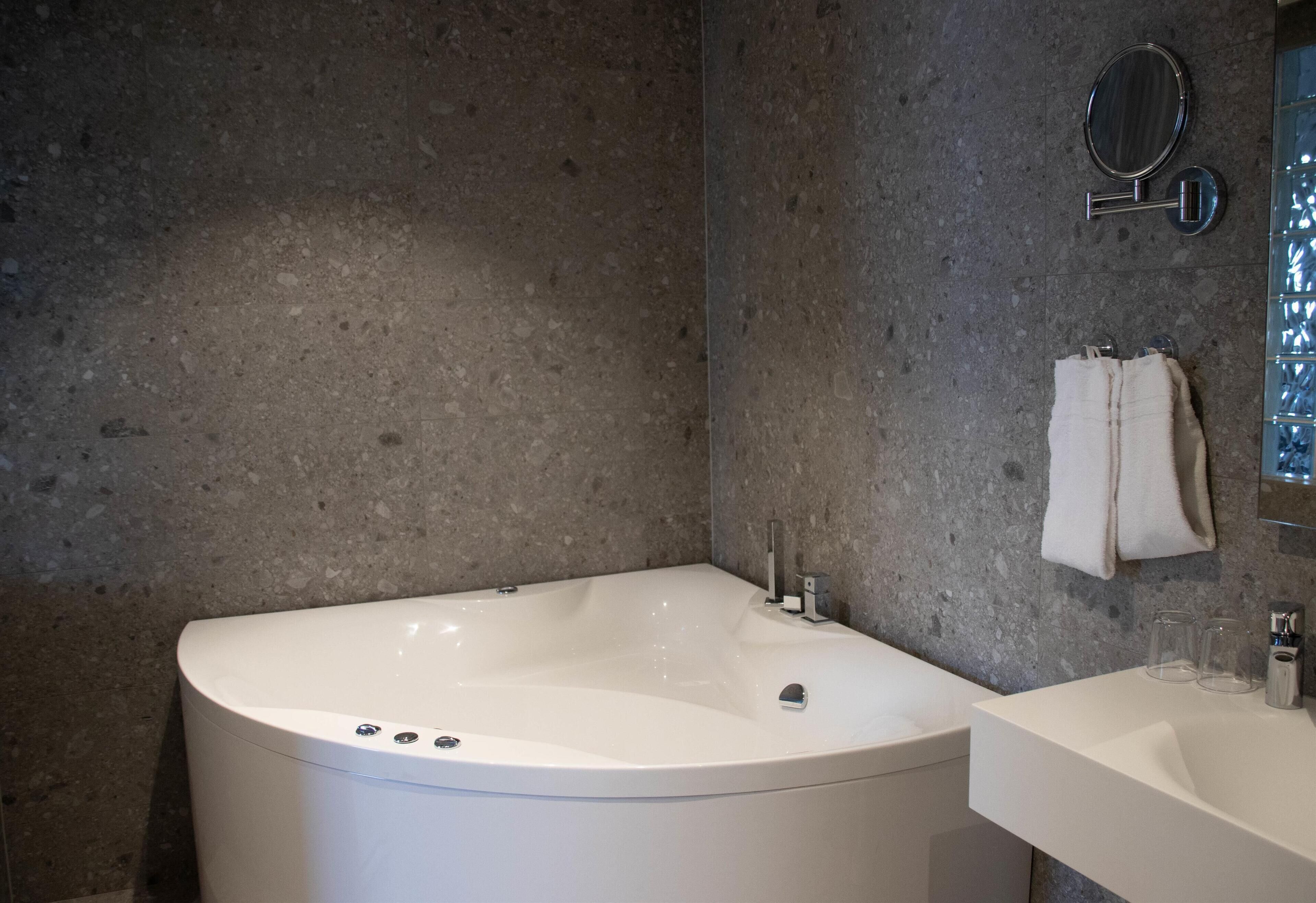 suite, 1 double bed, non smoking, hot tub | bathroom | shower, free toiletries, hair dryer, towels