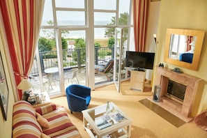 Signature Penthouse, 2 Bedrooms (Maisonette) | Hypo-allergenic bedding, minibar, in-room safe, desk