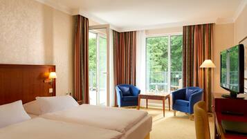 Roupas de cama antialérgicas, frigobar, cofres nos quartos, escrivaninha