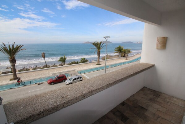 Habitación estándar, 2 camas matrimoniales, vista al océano | Vista desde la habitación