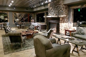 Bar-salon dans le hall