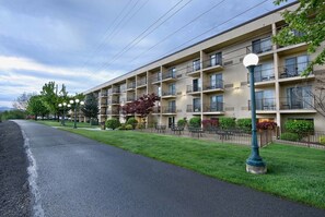Exterior - Oxford Suites Yakima (Yakima)