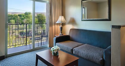 Oxford Suites Yakima