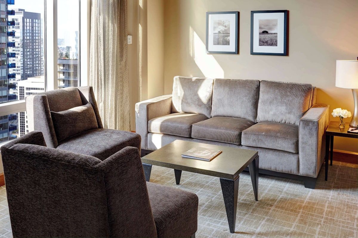 Suite, 1 King Bed (Emerald Suite) | Premium bedding, pillow-top beds, in-room safe, desk