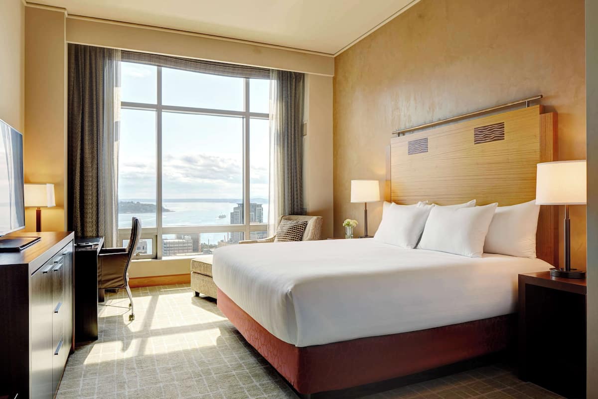 Room, 1 King Bed, Bay View | Premium bedding, pillow-top beds, in-room safe, desk