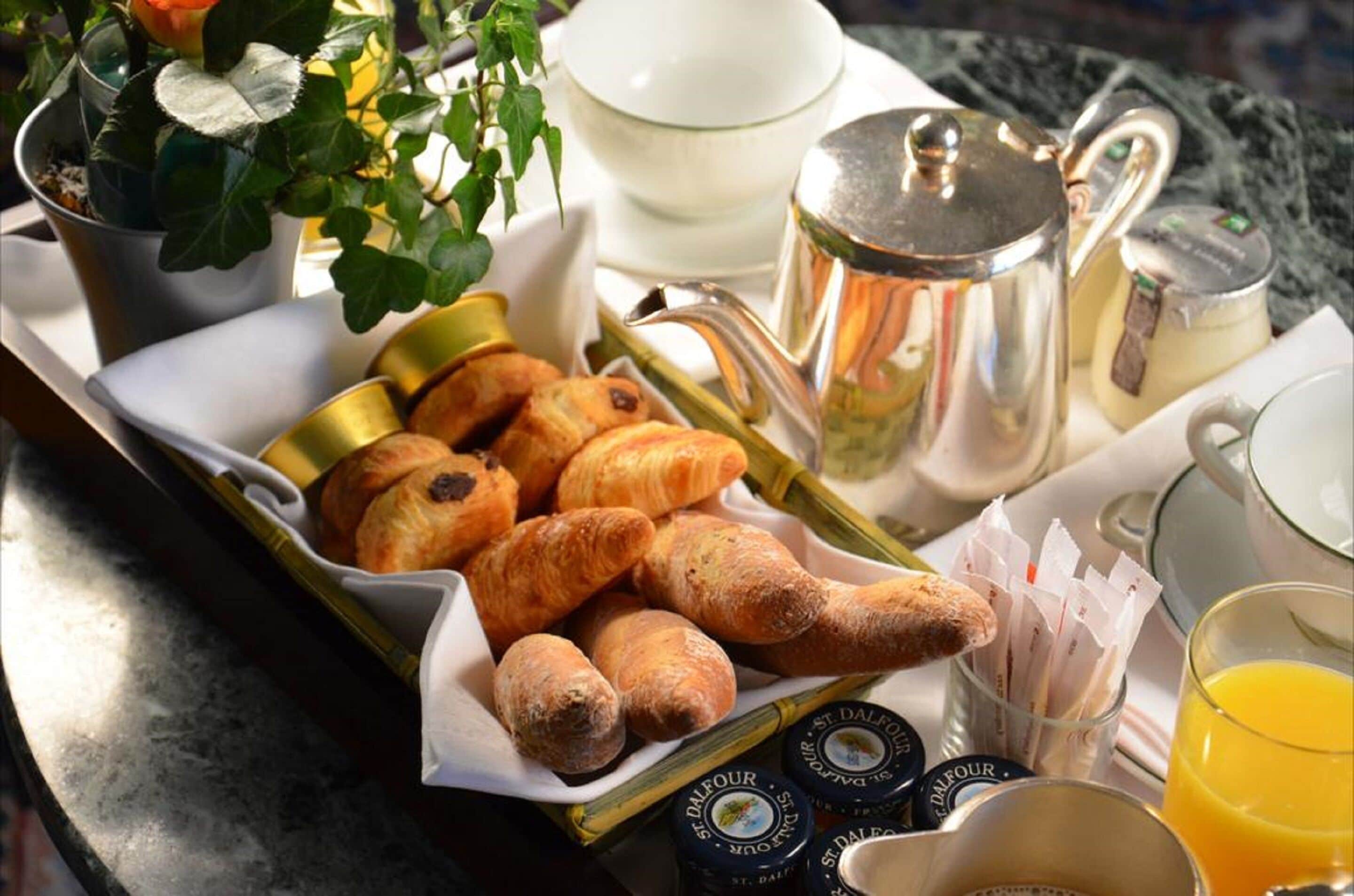 daily buffet breakfast (eur 25 per person)