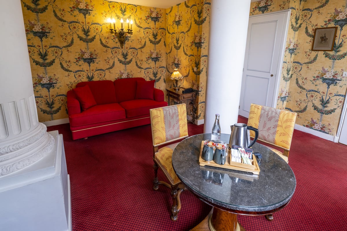 junior suite (in pavillon ariane) | 1 bedroom, premium bedding, select comfort beds, minibar