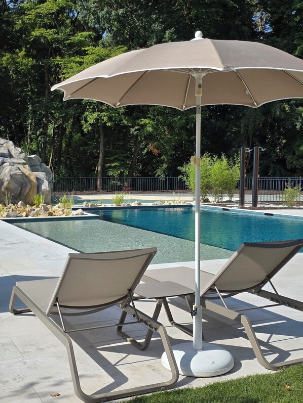 Seasonal outdoor pool, open 8:00 AM to 8:00 PM, pool loungers