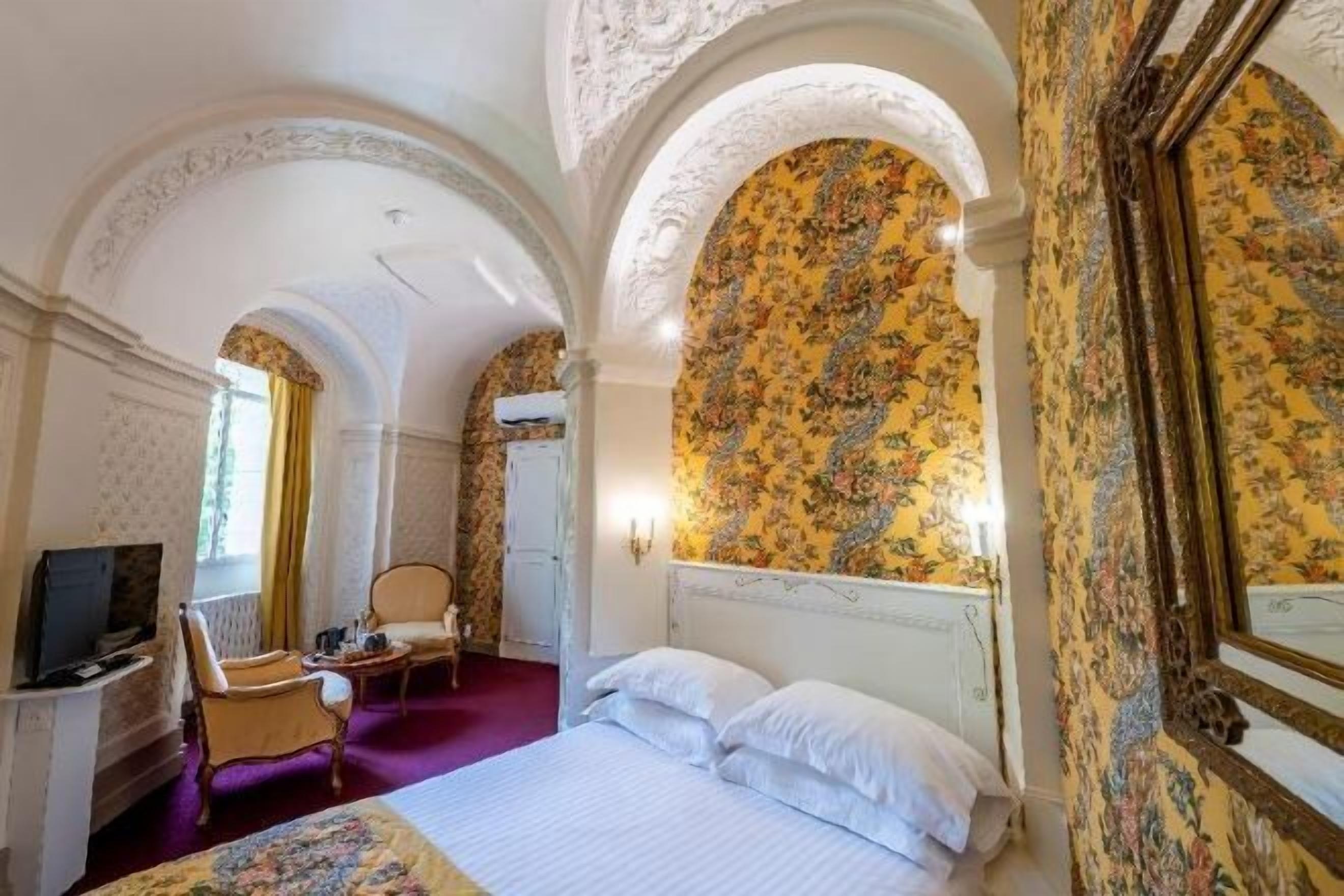 Ropa de cama de alta calidad, camas Select Comfort y minibar 