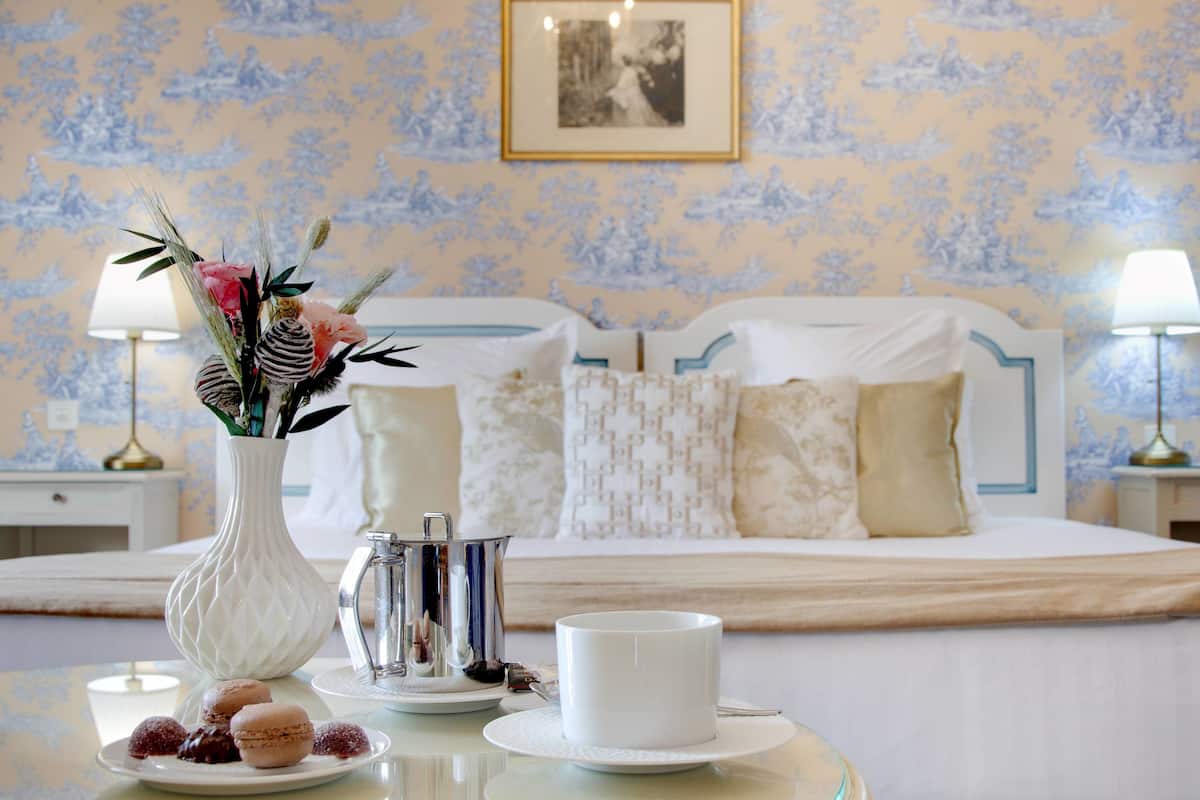 deluxe double room | 2 bedrooms, premium bedding, minibar, in-room safe