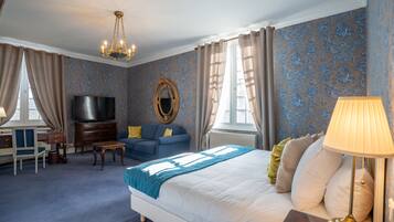 Junior Suite | 2 bedrooms, premium bedding, minibar, in-room safe