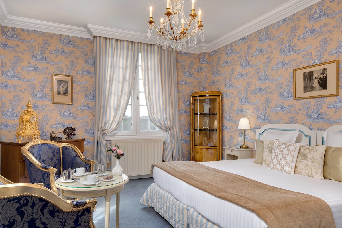 Deluxe Double Room | Premium bedding, minibar, in-room safe, individually decorated