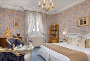 Deluxe Double Room | 1 bedroom, premium bedding, minibar, in-room safe