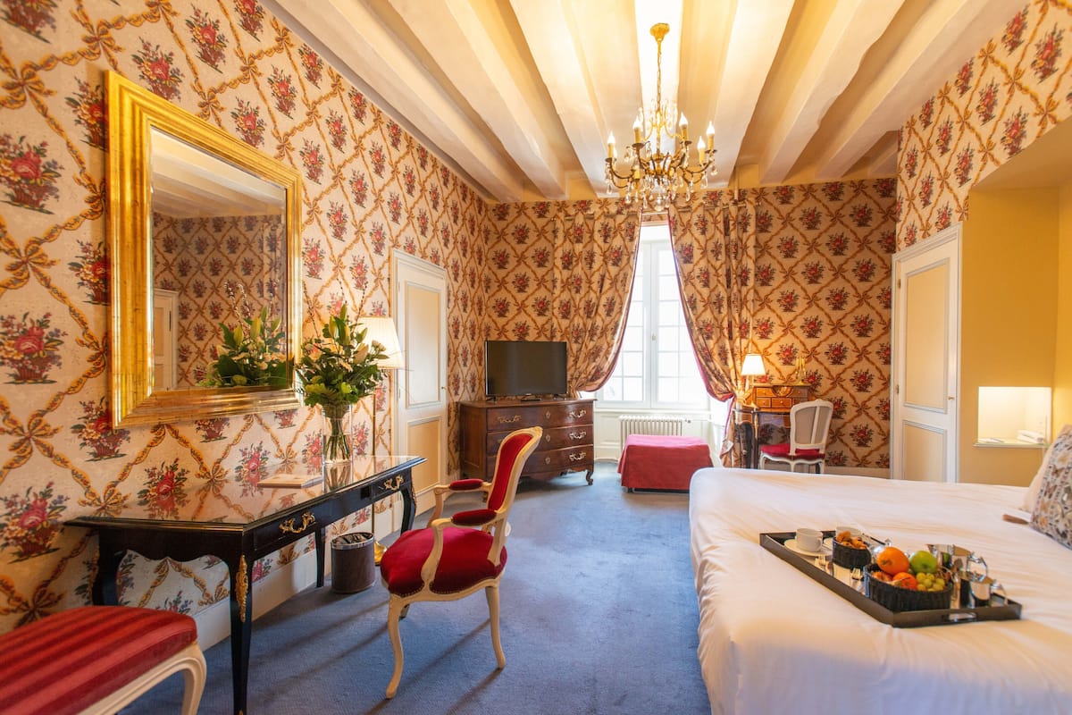 deluxe double room | 2 bedrooms, premium bedding, minibar, in-room safe