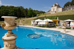 Seasonal outdoor pool, free pool cabanas, pool umbrellas