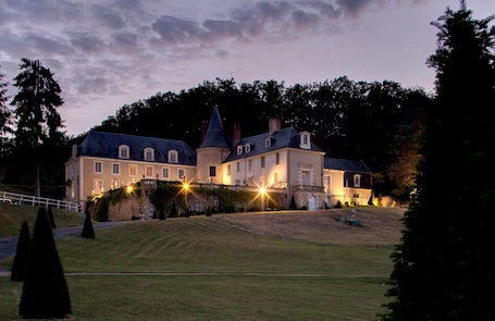 Exterior. Château De Beauvois - La Maison Younan
