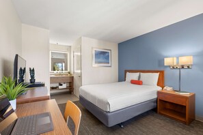 Deluxe Room, 1 Queen Bed | View from room - Good Nite Inn Camarillo (Camarillo)