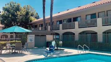 Outdoor pool, open 9:00 AM to 9:00 PM, sun loungers