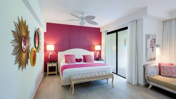 Privileged Romance Deluxe Junior Suite | 1 kamar tidur, isi minibar gratis, brankas, dan didekorasi berbeda-beda