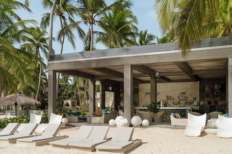 Beach bar. Catalonia Punta Cana - All Inclusive
