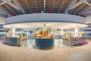 8 restaurants, breakfast, lunch, dinner served; international cuisine
