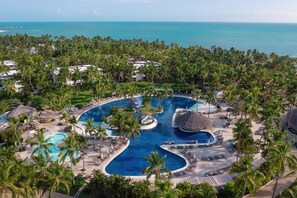Outdoor pool, pool umbrellas, pool loungers - Catalonia Punta Cana - All Inclusive (Punta Cana)