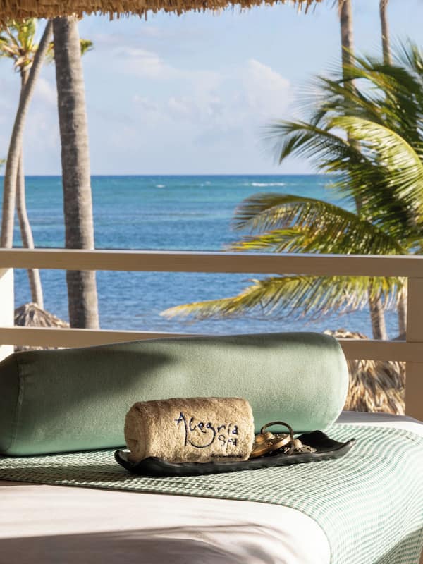 Sauna, hot tub, body treatments, aromatherapy, beach massages