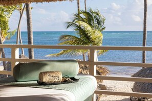 Een sauna, een bubbelbad, lichaamsbehandelingen, aromatherapie