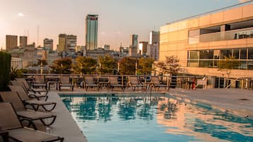 Outdoor pool, pool umbrellas, sun loungers